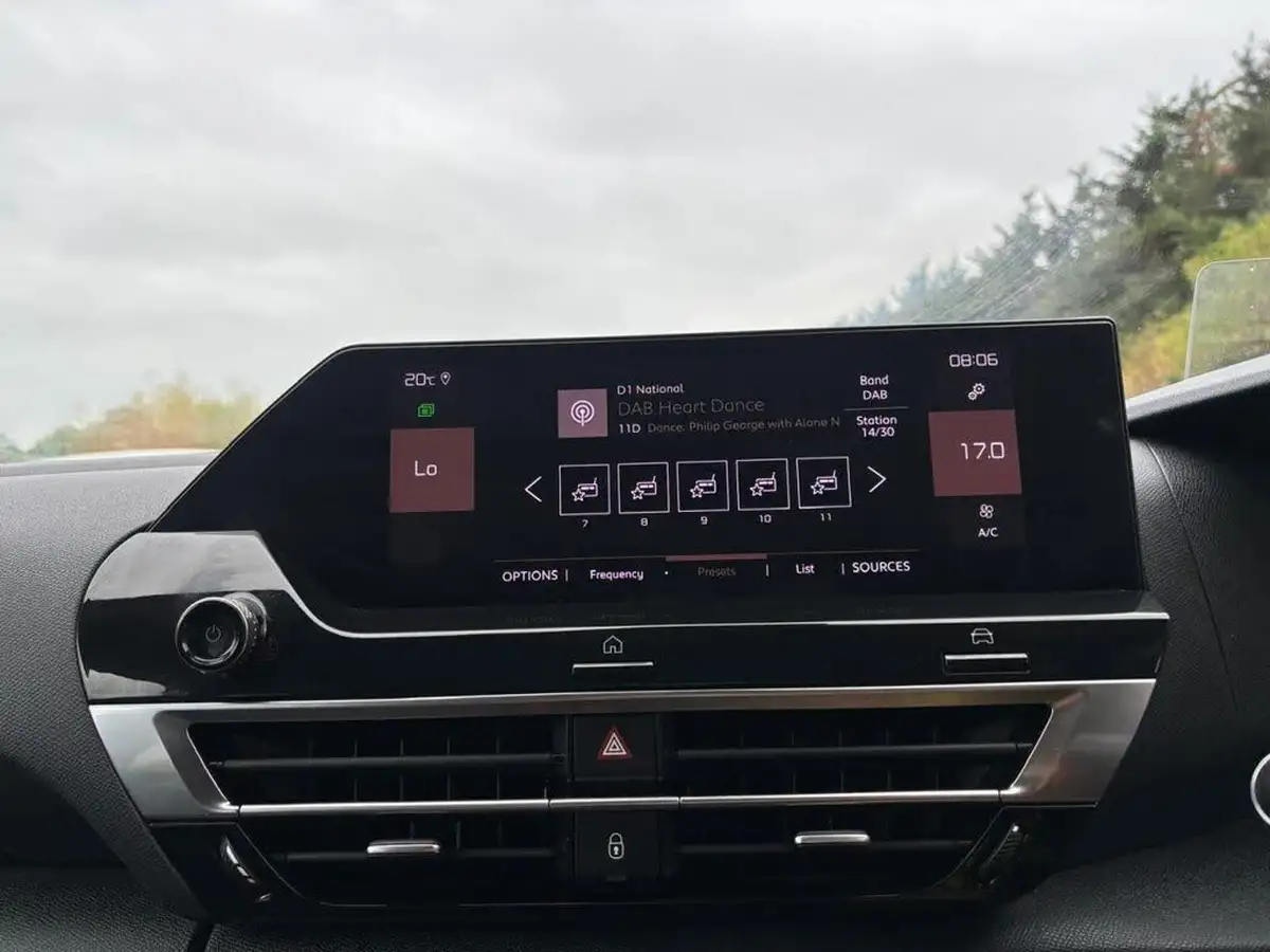 2022-citroen-c4-12-puretech-shine-130ps-big-24
