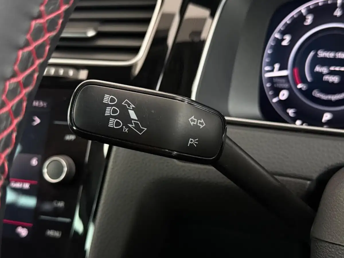 2017-volkswagen-golf-20-tsi-gti-230ps-ss-5d-dsg-big-25