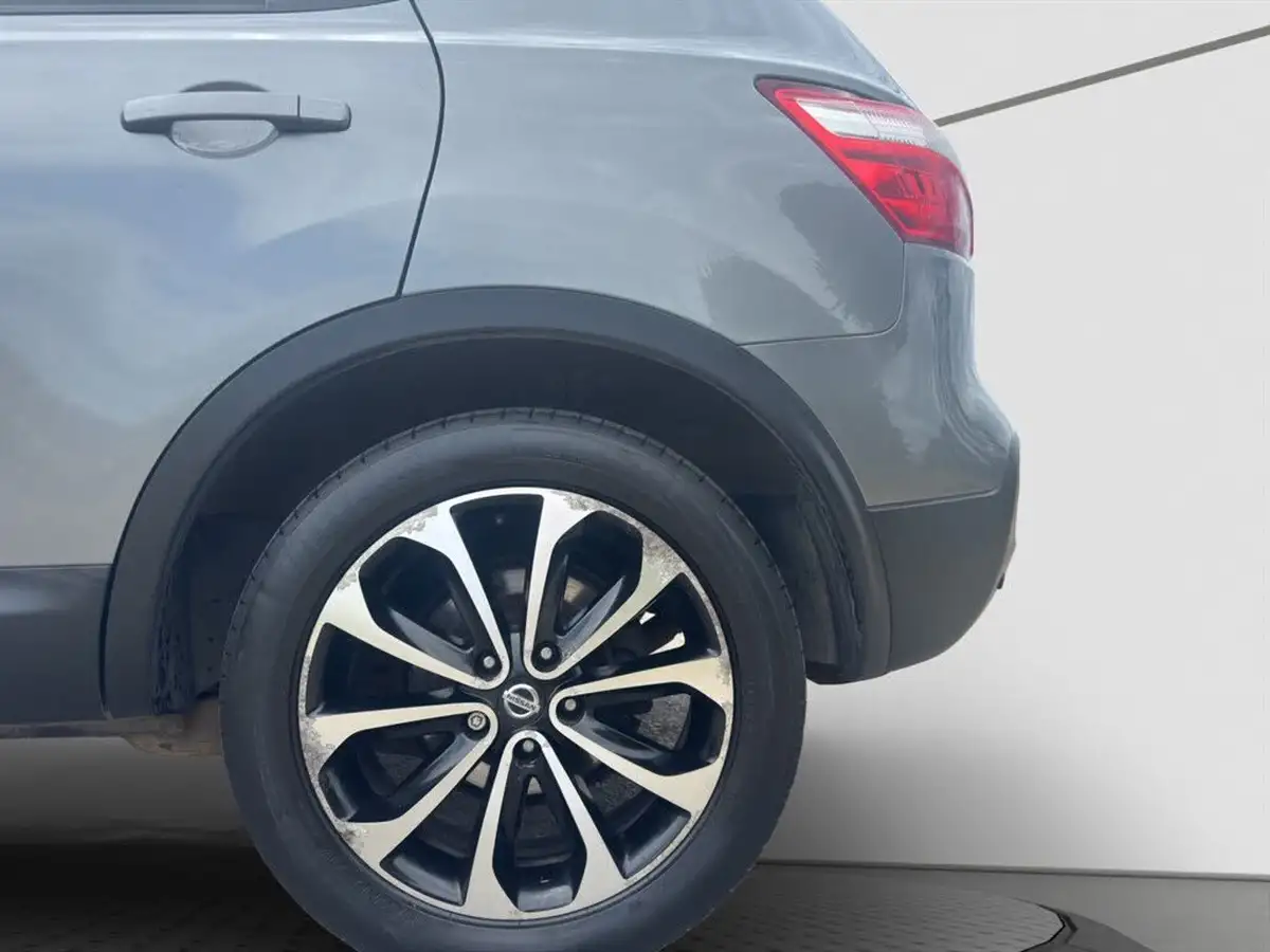 2011-nissan-qashqai-20td-n-tec-4wd-big-27