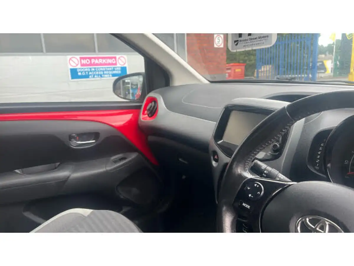 2019-toyota-aygo-10-vvt-i-x-play-big-13