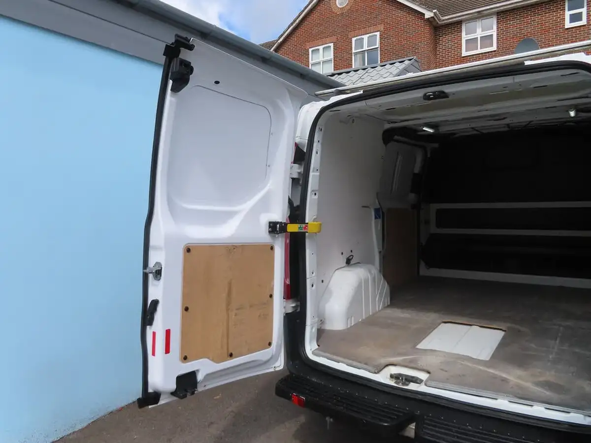 2017-ford-transit-custom-20tdci-310-l1h1-105pseu6-panel-van-big-56