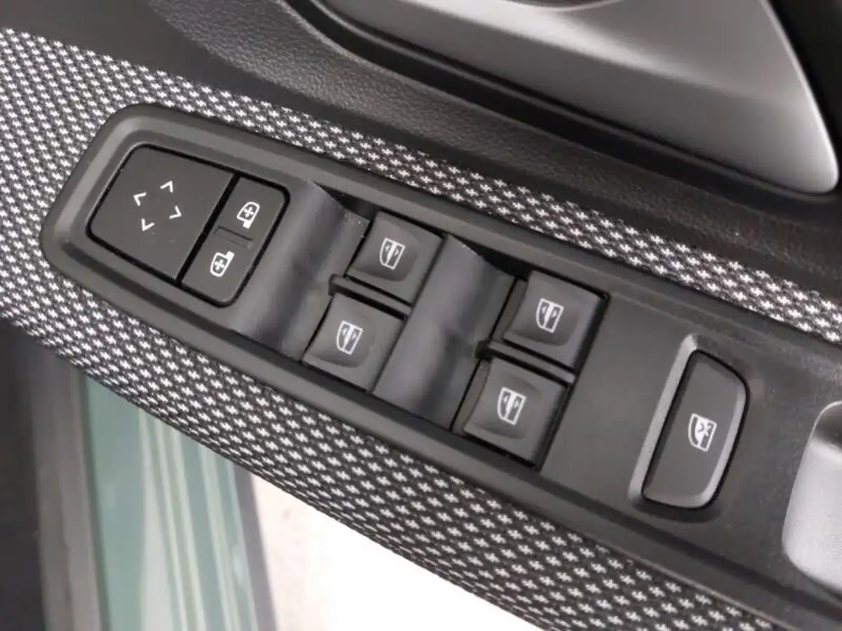 2023-dacia-sandero-stepway-10-tce-journey-100bhp-bi-fuel-big-10