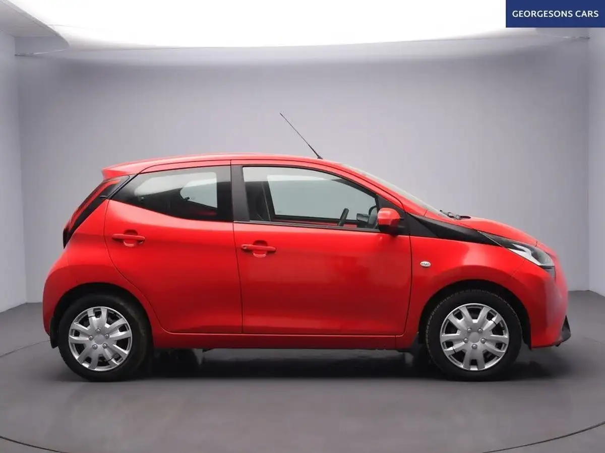 2018-toyota-aygo-10-vvt-i-x-play-71bhp-5d-big-2