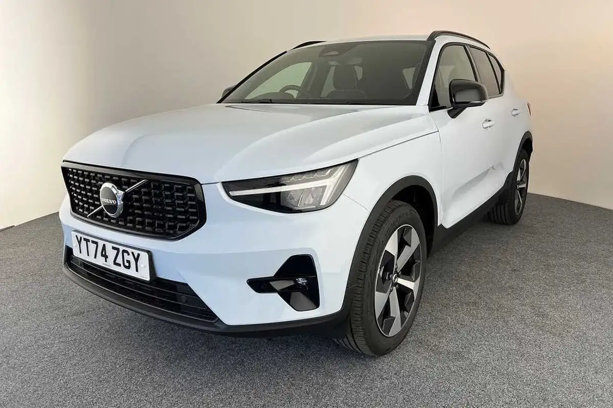 2024-volvo-xc40-big-25