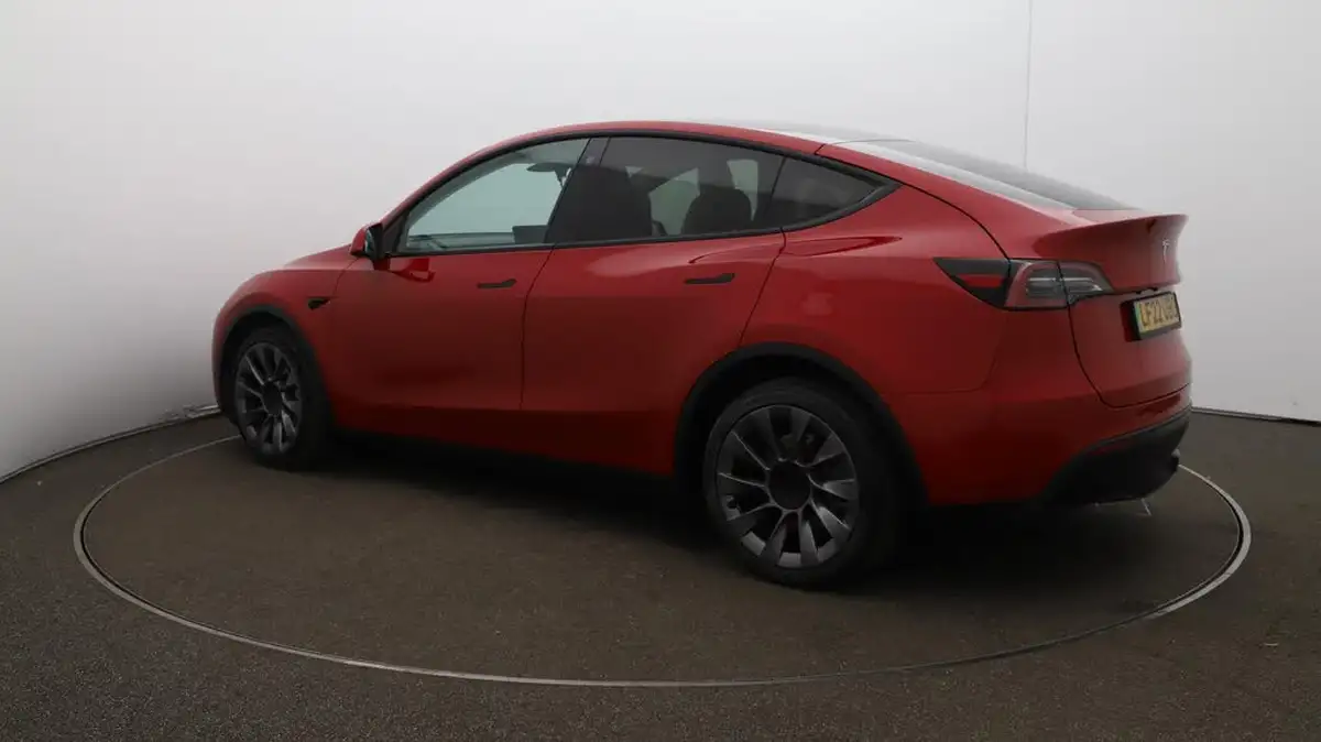 2022-tesla-model-y-e-long-range-big-9