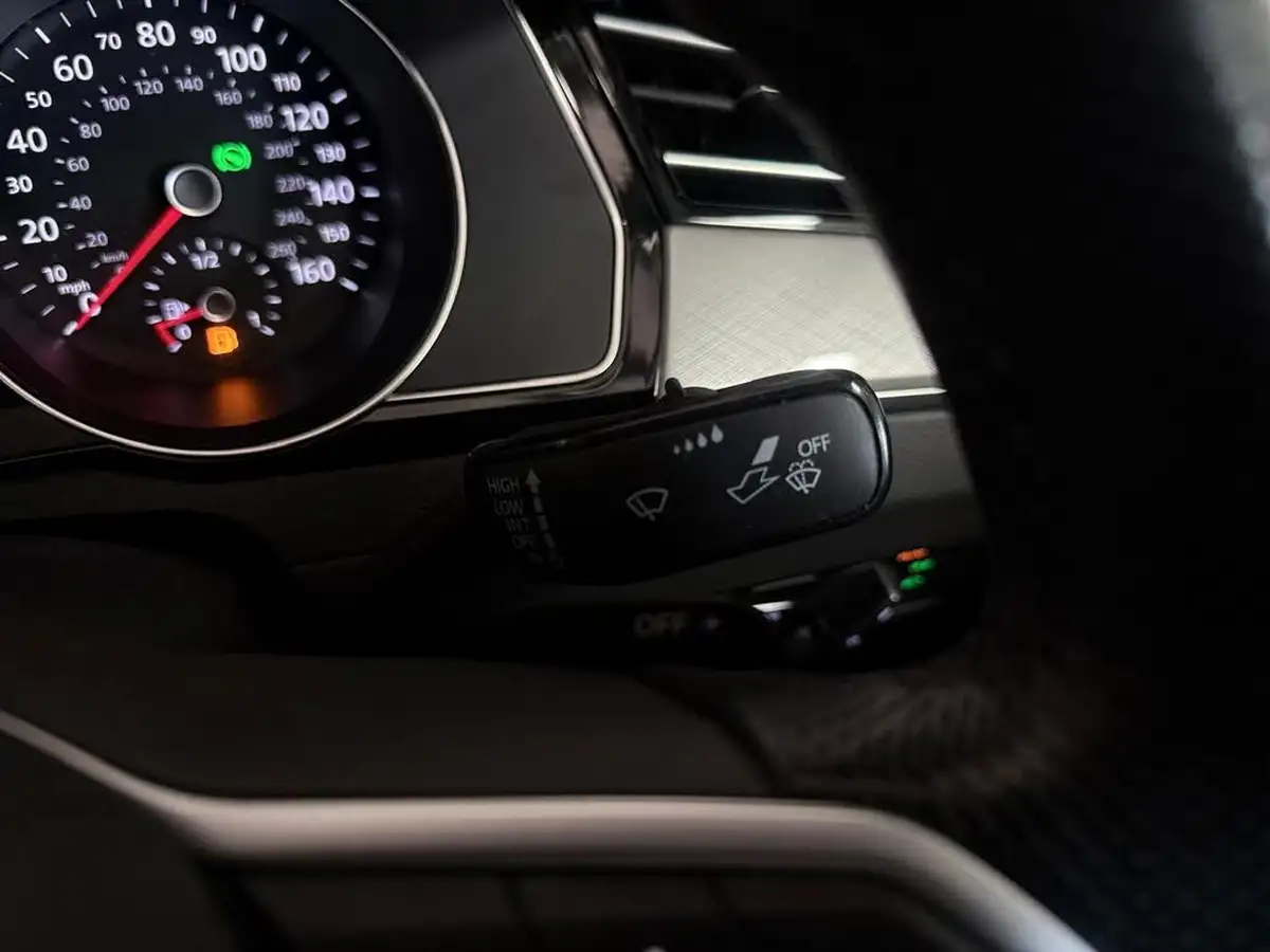 2021-volkswagen-passat-14-tsi-gte-saloon-4d-big-30