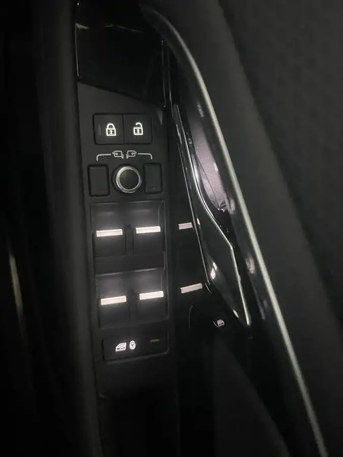 2021-land-rover-range-rover-evoque-15-p300e-r-dynamic-s-big-21