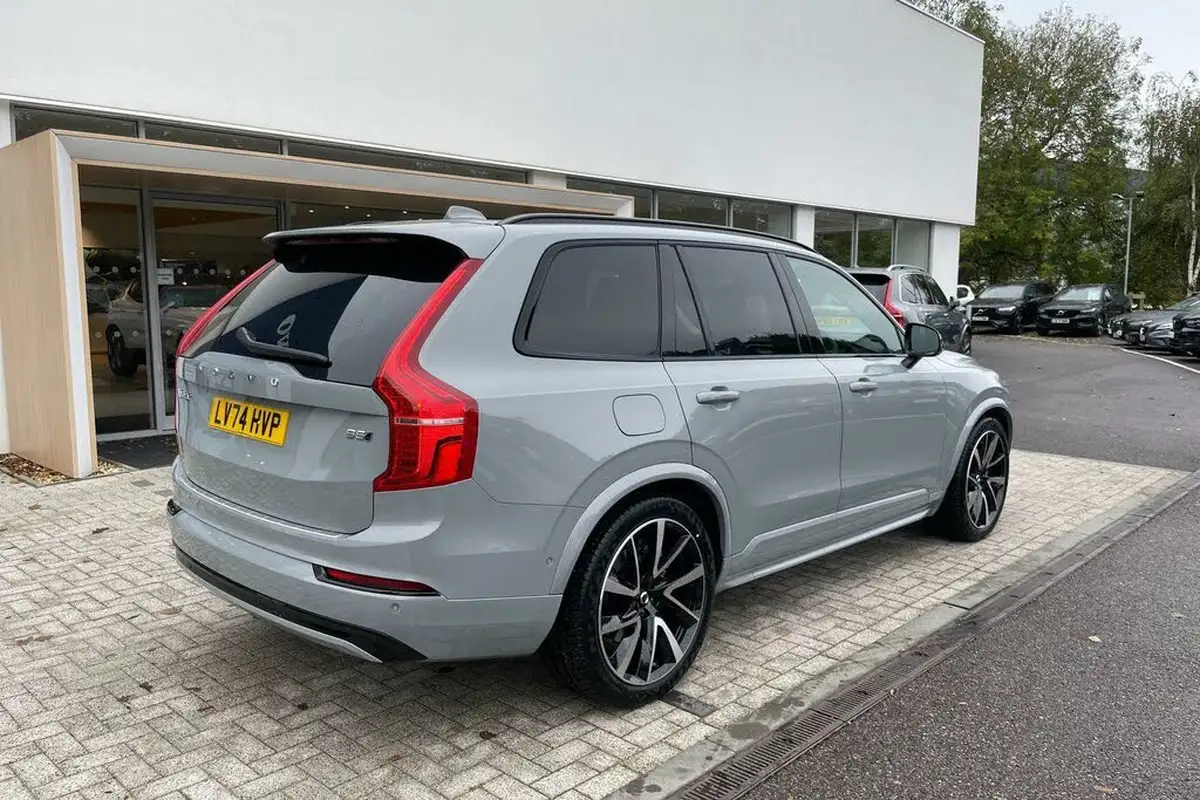2024-volvo-xc90-20-b5-ultra-dark-big-6