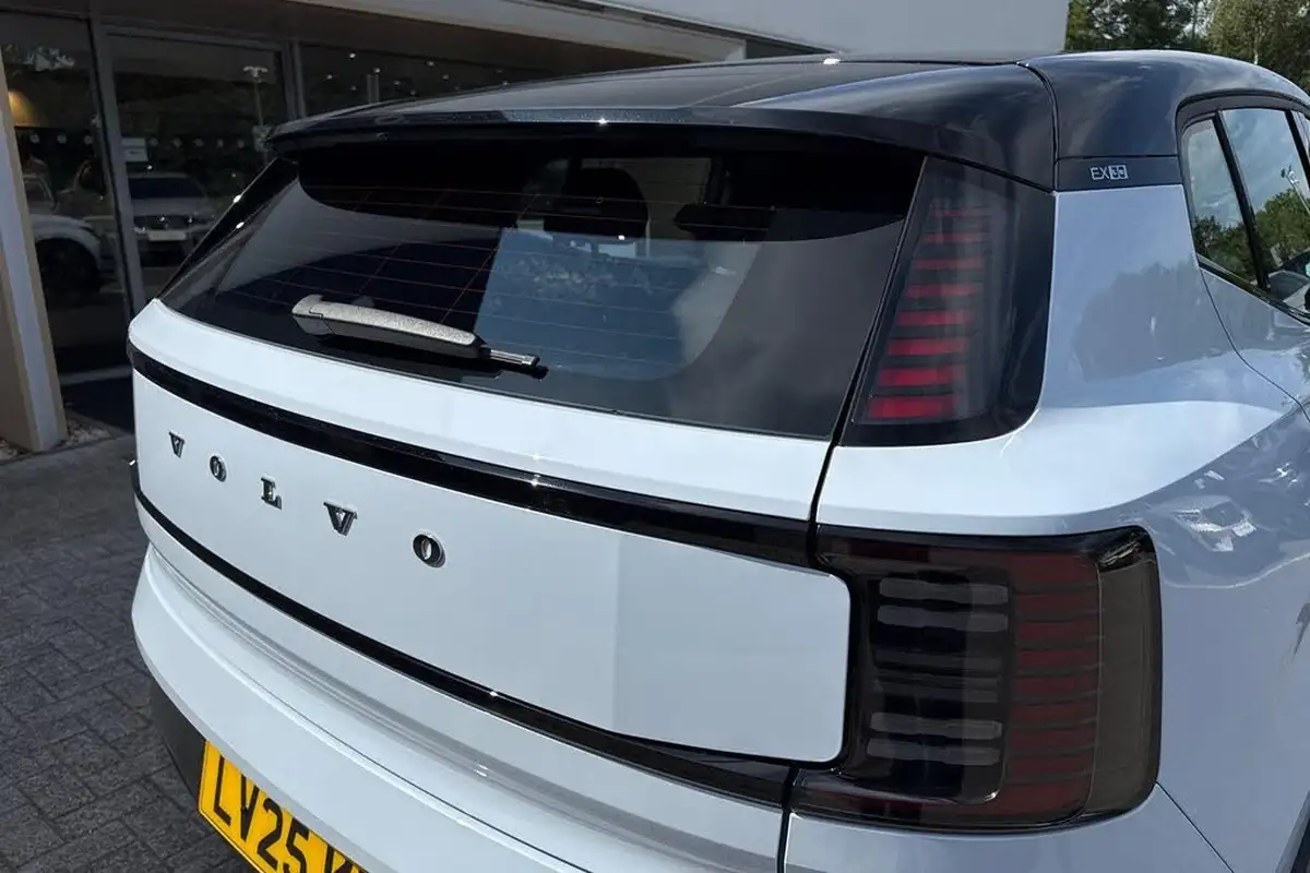 2025-volvo-ex30-e-twin-plus-big-14