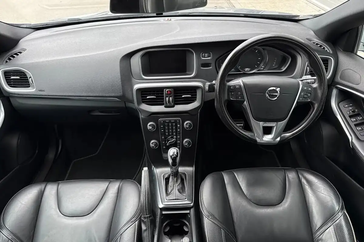 2016-volvo-v40-20td-d3-r-design-pro-geartronic-big-37