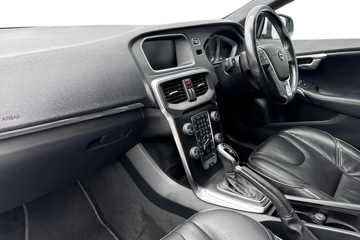 2016-volvo-v40-20td-d3-r-design-pro-geartronic-big-13