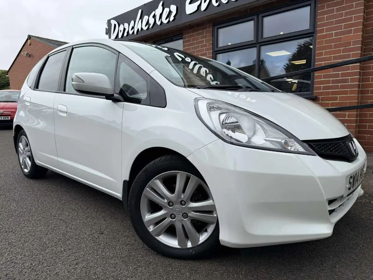 2014-honda-jazz-14-es-plus-big-9