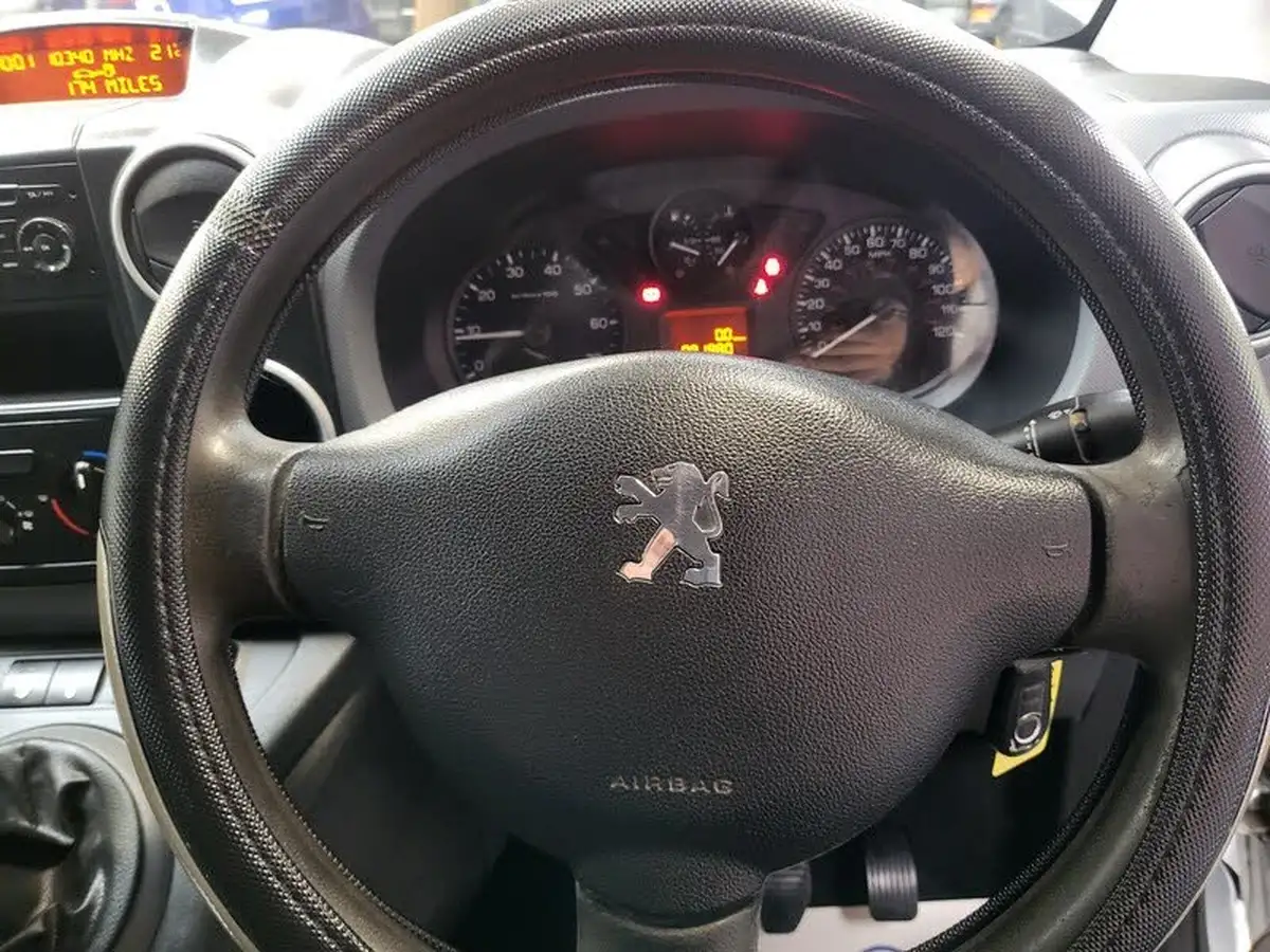 2012-peugeot-partner-16td-s-l1-92-850-panel-van-big-11