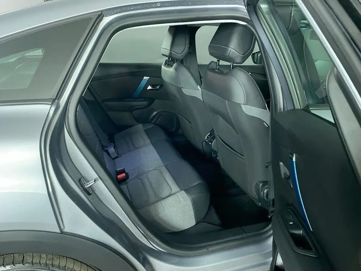 2022-citroen-c4-e-sense-big-26