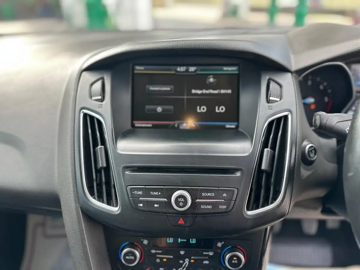 2015-ford-focus-15tdci-titanium-hatchback-big-31