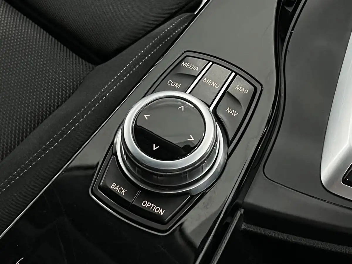 2017-bmw-3-series-20-330e-sport-big-48