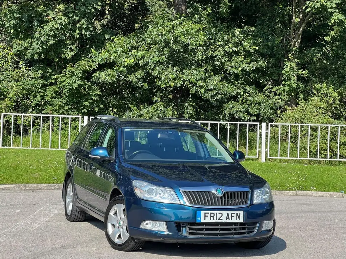 2012-skoda-octavia-16td-elegance-105ps-estate-dsg-big-0