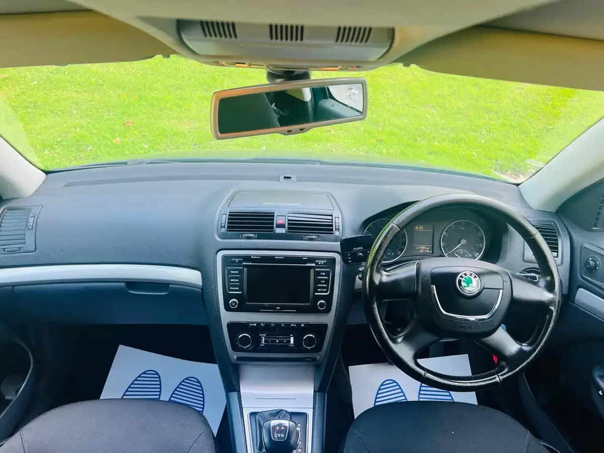 2012-skoda-octavia-16td-elegance-105ps-estate-dsg-big-48