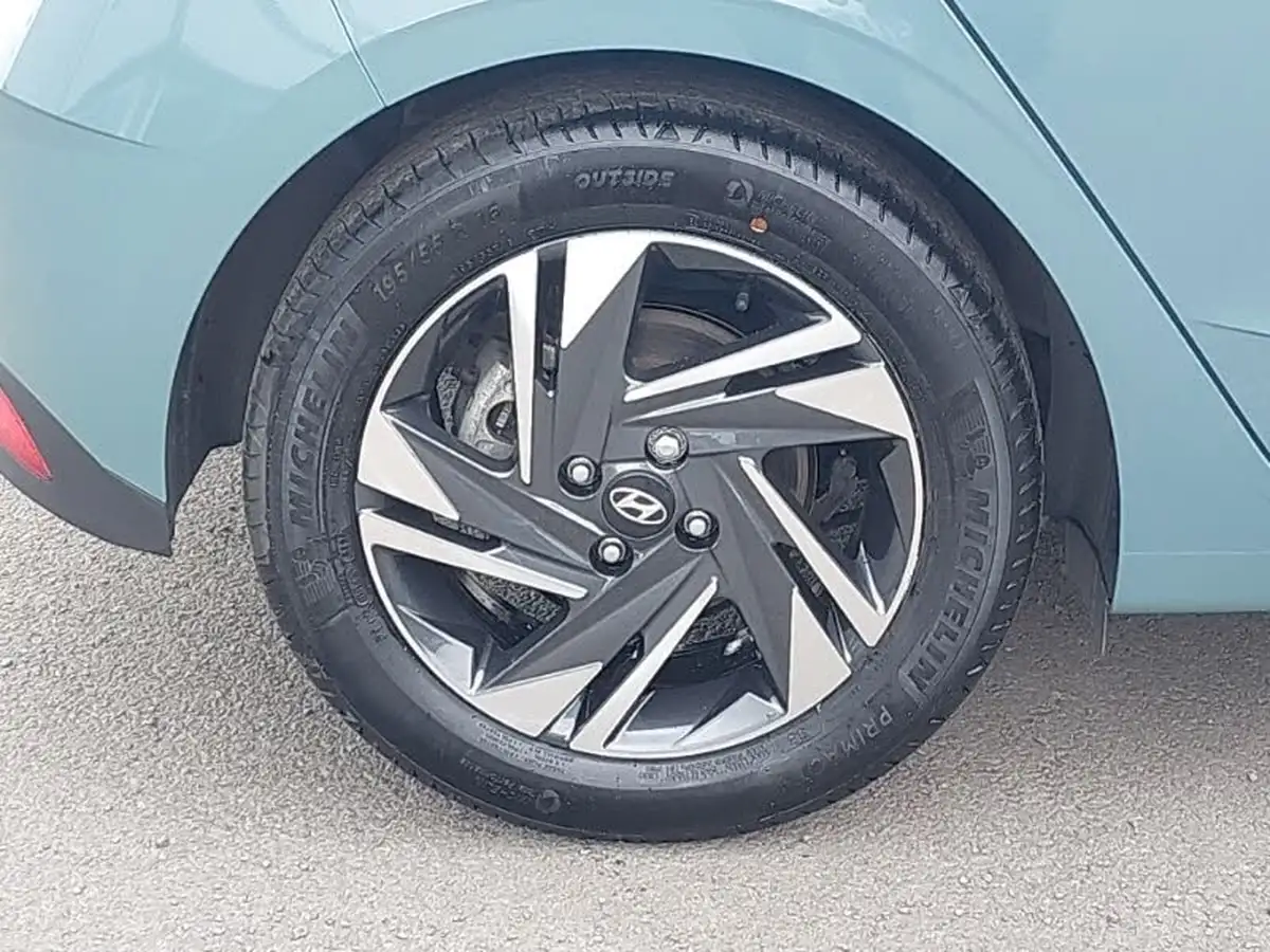 2022-hyundai-i20-10-t-gdi-se-connect-eclutch-imt-big-11