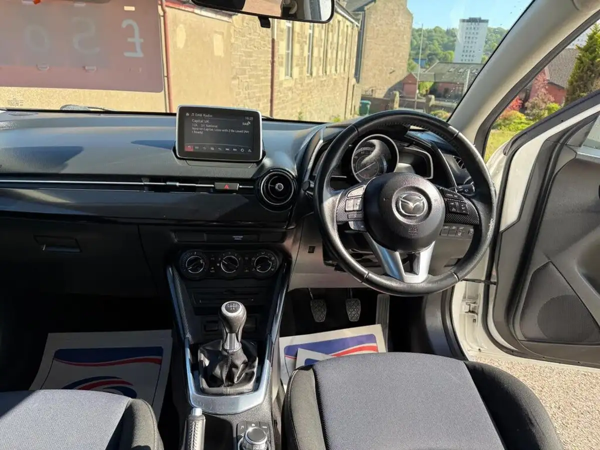 2016-mazda-mazda2-15-se-l-90ps-big-14