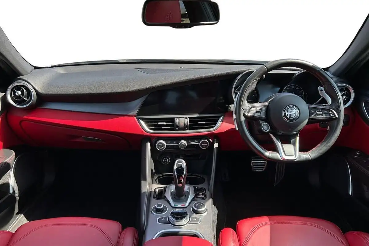2021-alfa-romeo-giulia-20-veloce-276bhp-big-8