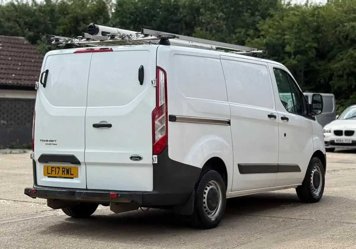 2017-ford-transit-custom-20tdci-310-l1h1-105pseu6-panel-van-big-8