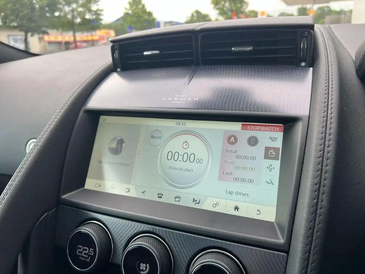 2021-jaguar-f-type-50-v8-sc-reims-edition-big-35