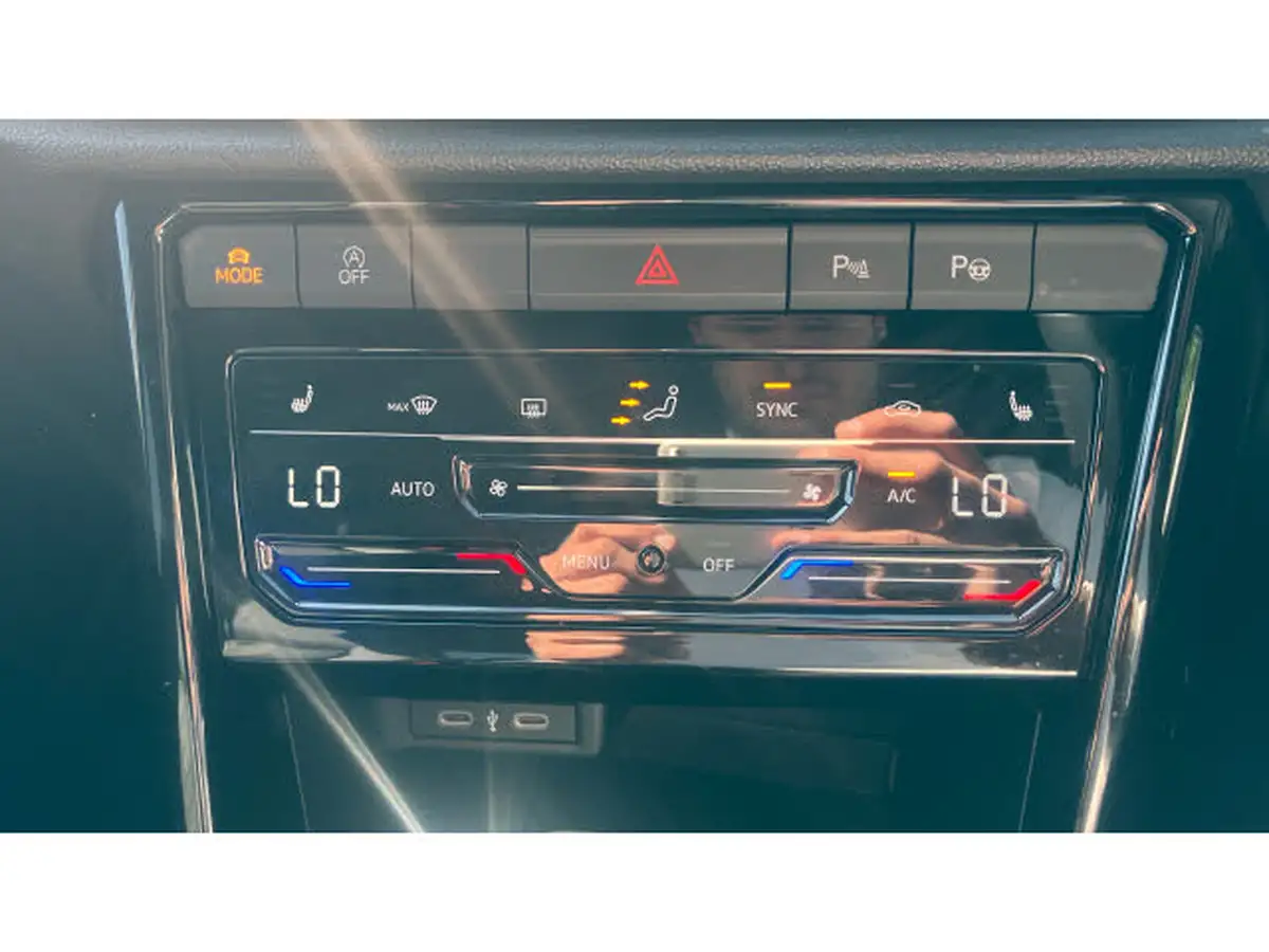 2024-volkswagen-t-roc-15-tsi-r-line-hatchback-5d-dsg-big-12