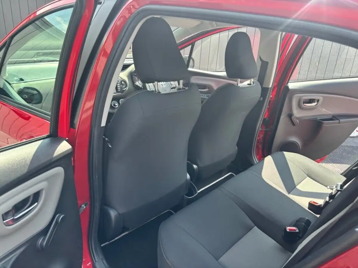 2017-toyota-yaris-15-vvt-i-icon-navi-big-40