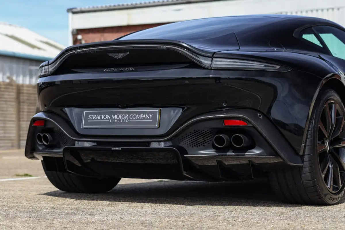 2021-aston-martin-vantage-40-v8-vantage-coupe-big-16