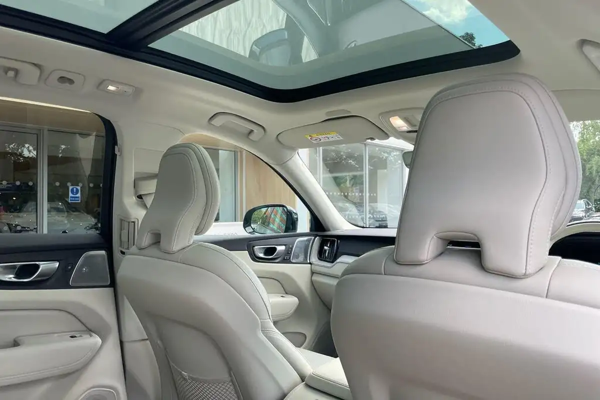 2024-volvo-xc60-20-t8-r-design-pro-big-22