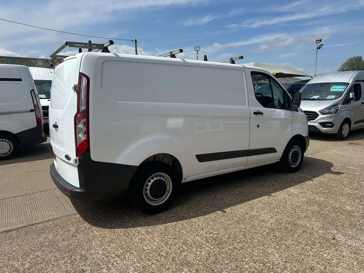 2017-ford-transit-custom-20tdci-290-l1h1-105pseu6-panel-van-big-9
