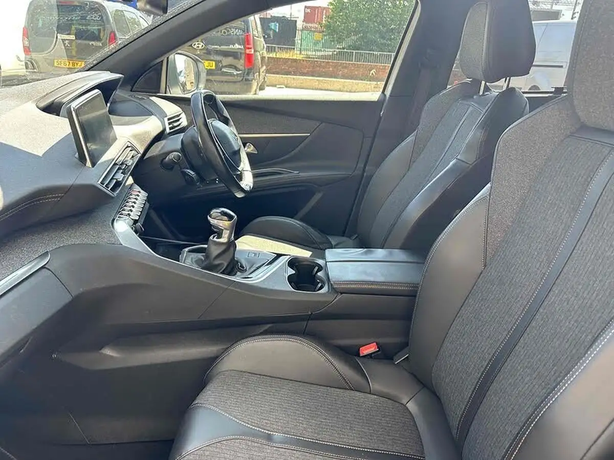 2018-peugeot-5008-suv-12-puretech-gt-line-big-12