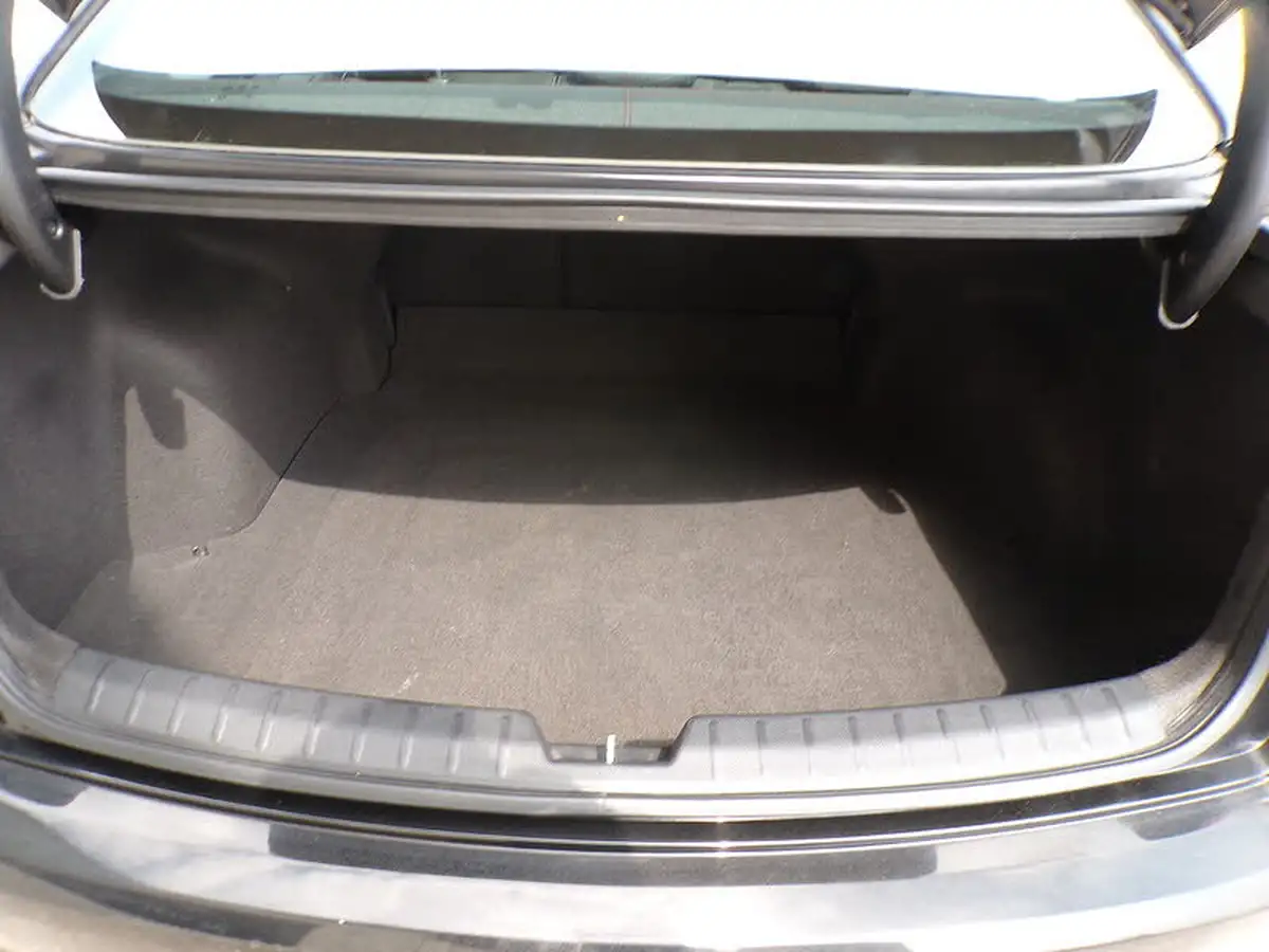 2013-hyundai-i40-17td-active-136ps-saloon-4d-big-18