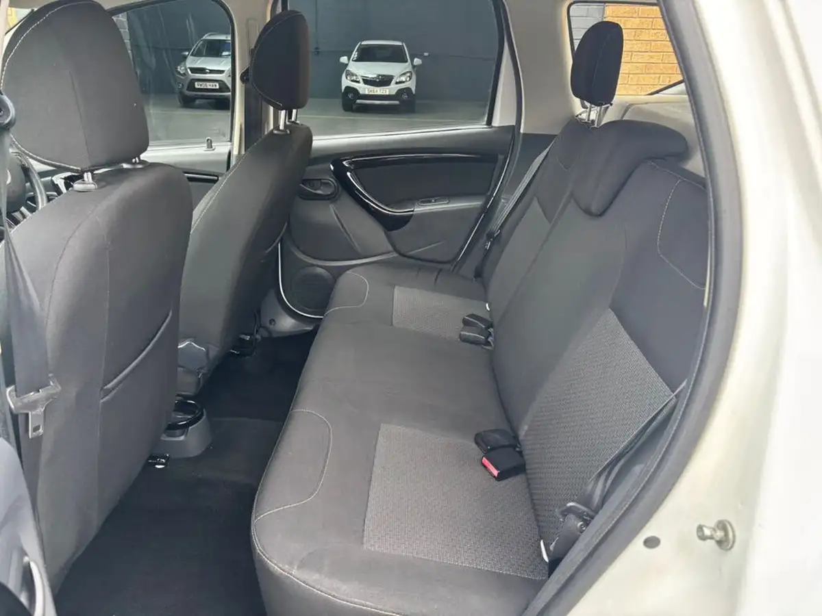 2014-dacia-duster-15d-laureate-110-107bhp-big-11