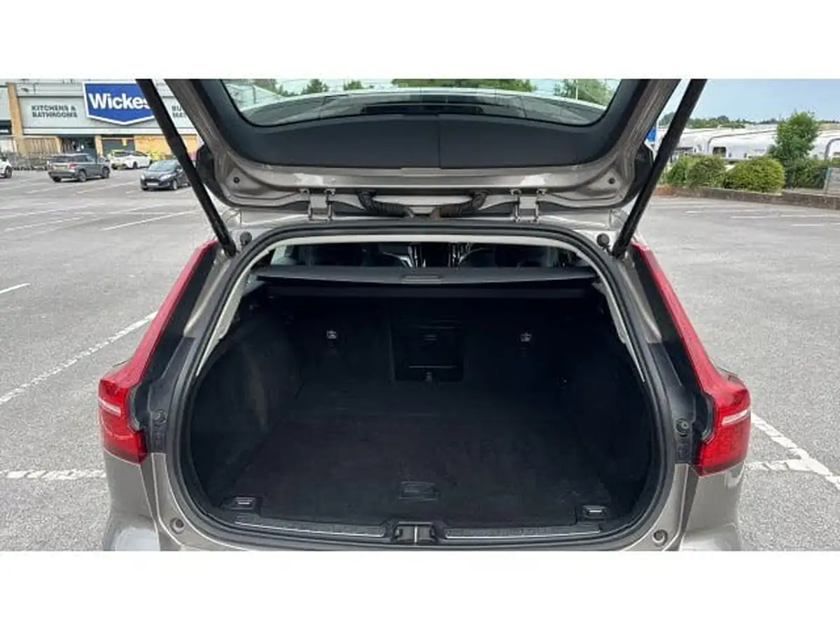 2019-volvo-v60-20td-d4-cross-country-big-16