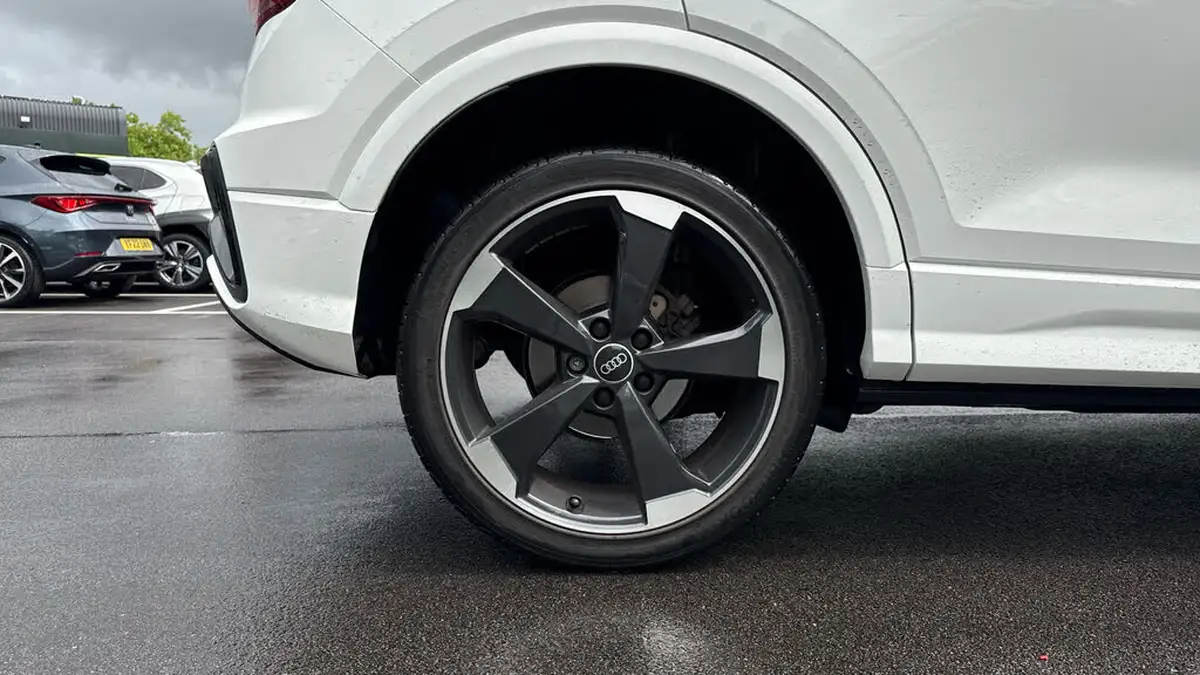 2022-audi-q2-15-35-tfsi-black-edition-big-18