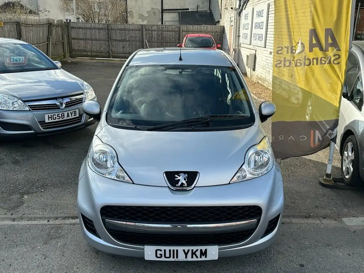 2011-peugeot-107-10-urban-5d-2-tronic-big-13
