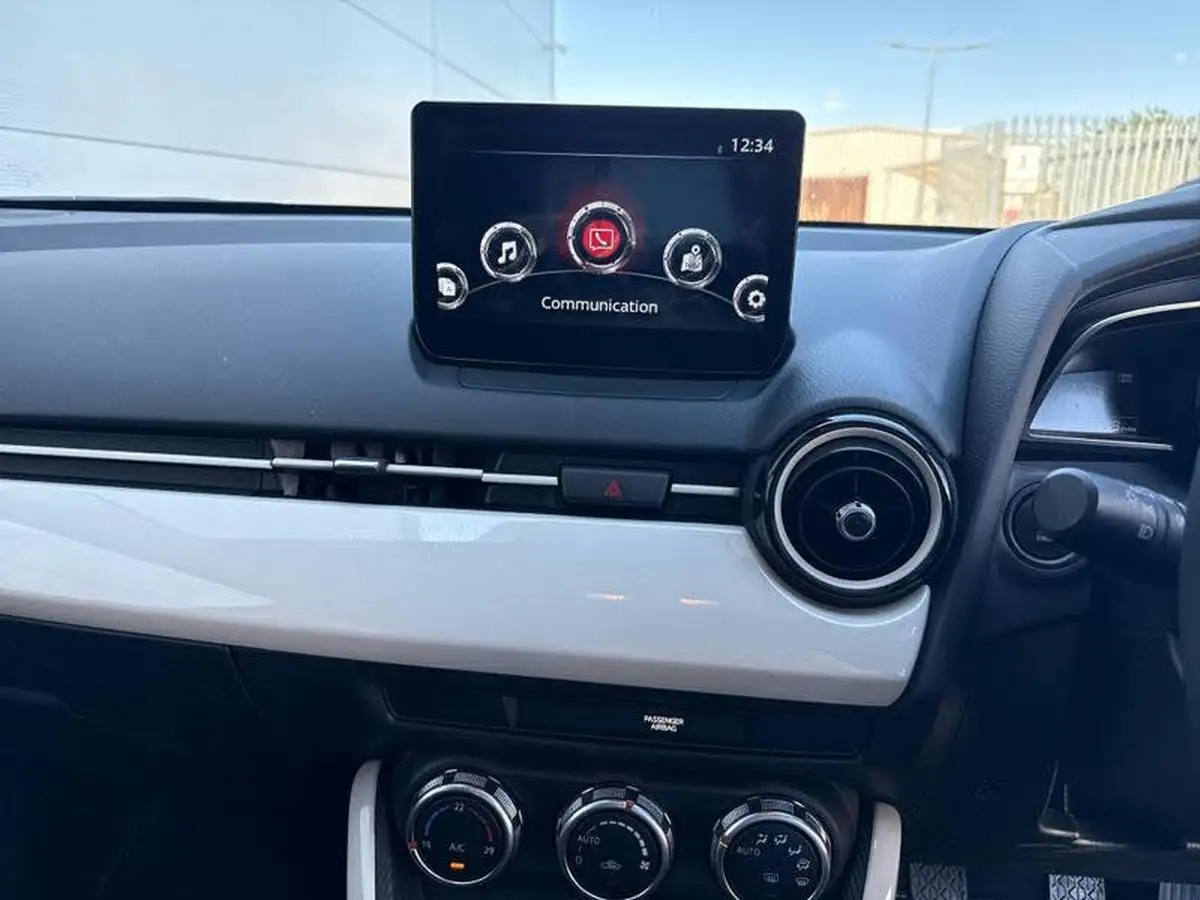 2024-mazda-mazda2-15-e-skyactiv-g-exclusive-line-big-4