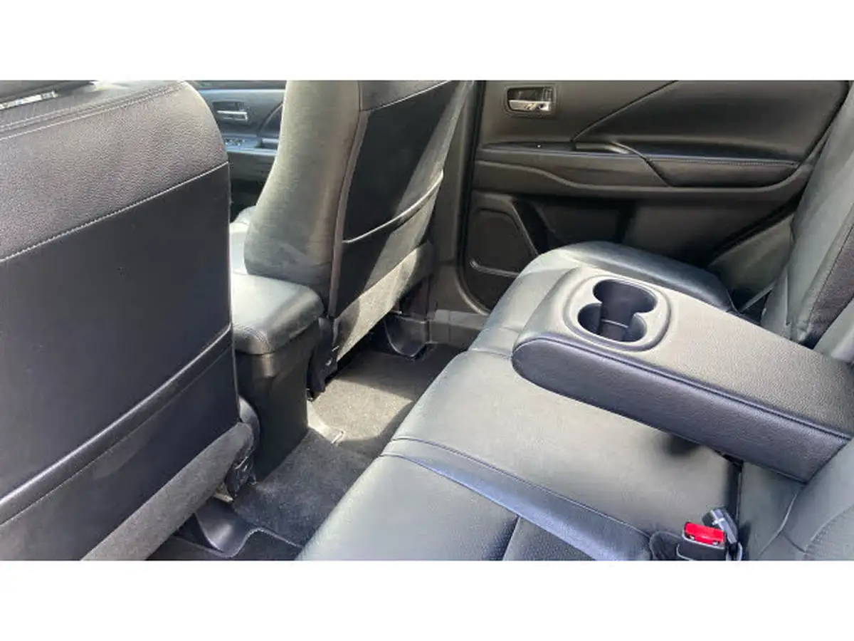 2017-mitsubishi-outlander-22di-d-4-big-21
