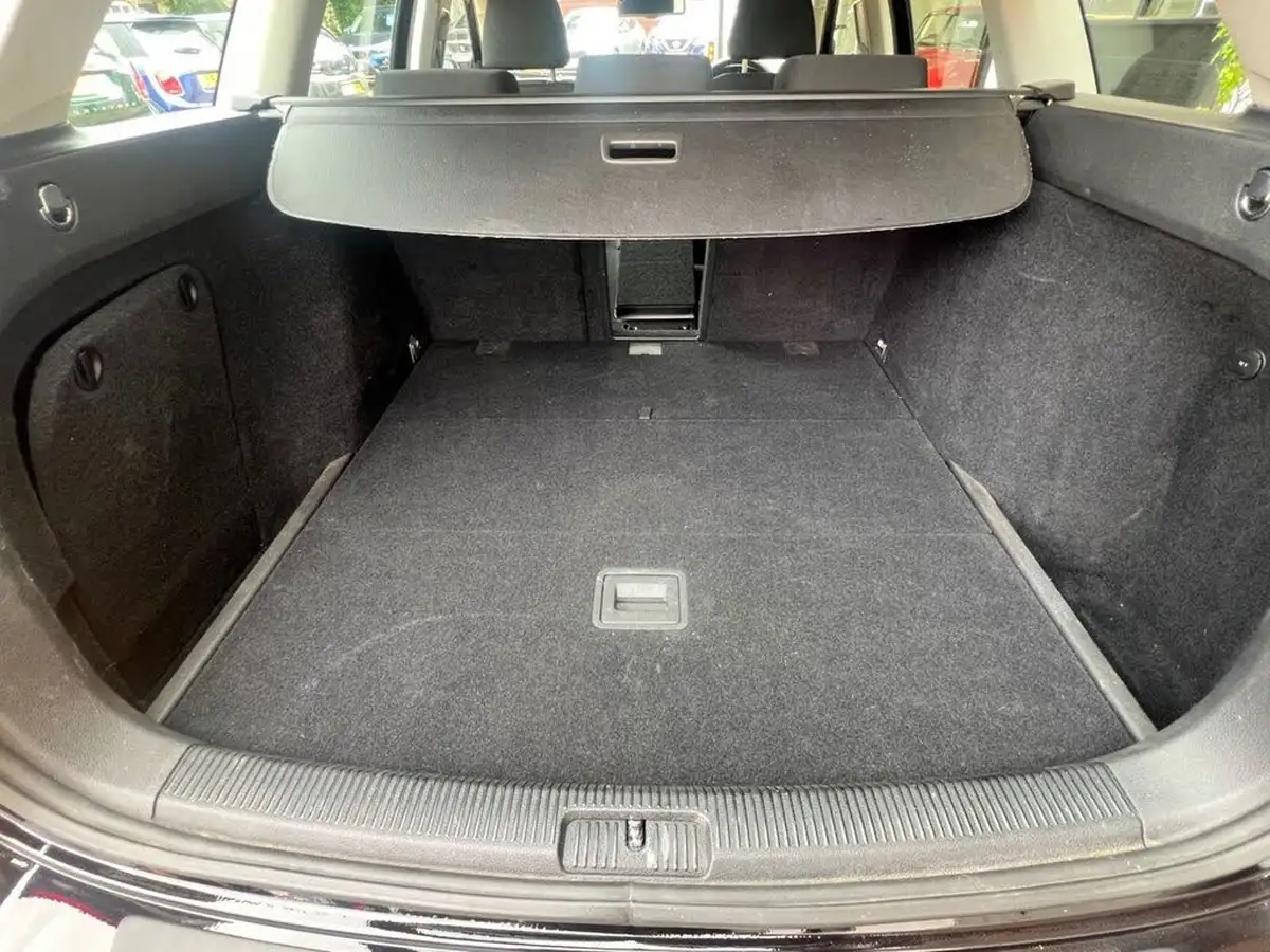 2011-volkswagen-golf-16td-se-105ps-estate-5d-big-39
