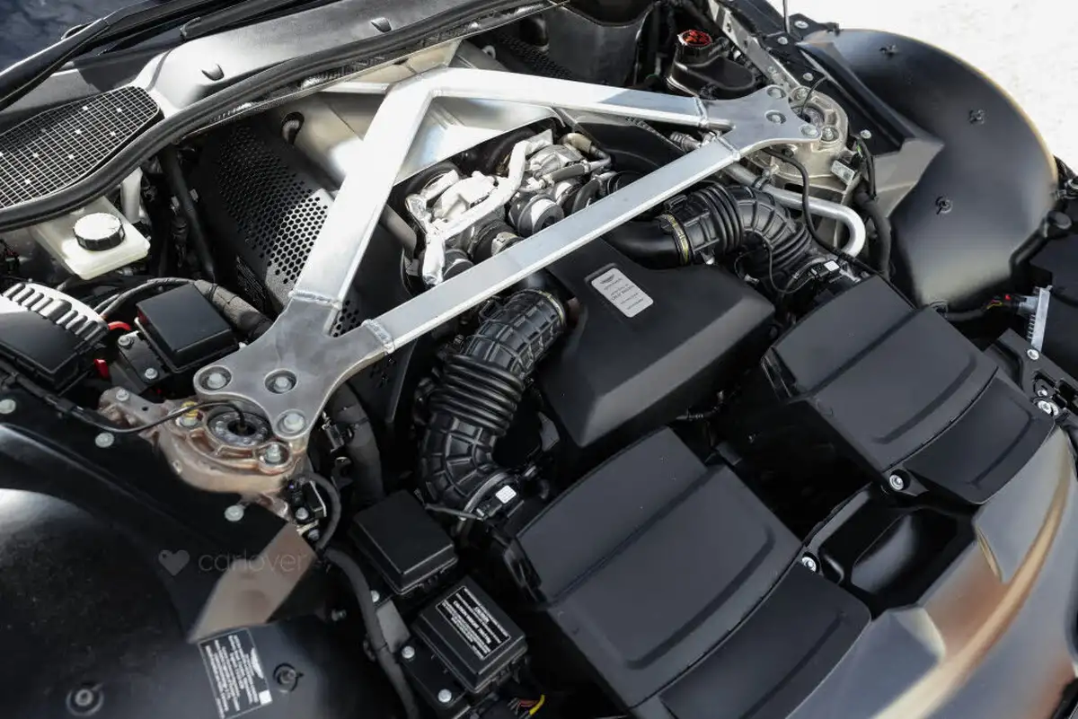 2021-aston-martin-vantage-40-v8-vantage-coupe-big-40