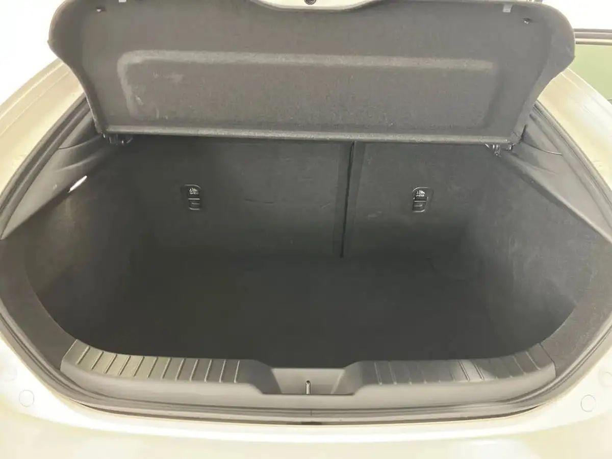 2024-mazda-mazda3-20-e-skyactiv-x-takumi-hatchback-5d-big-22