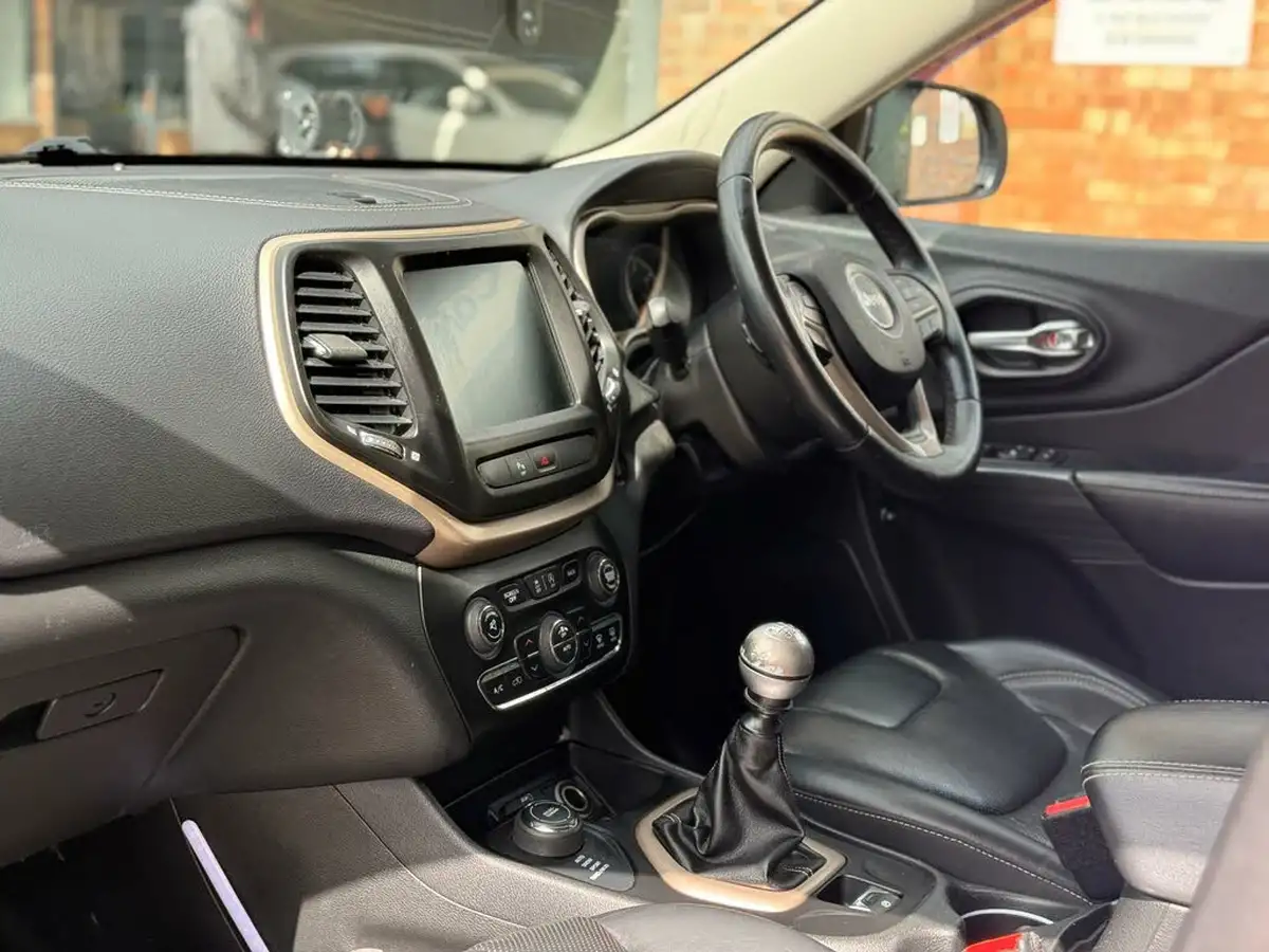 2015-jeep-cherokee-20multijet-ii-limited-4wd-big-12