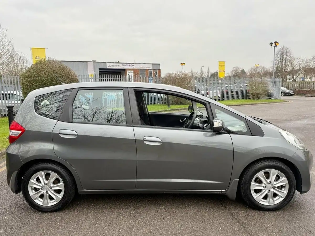 2012-honda-jazz-14-es-big-14