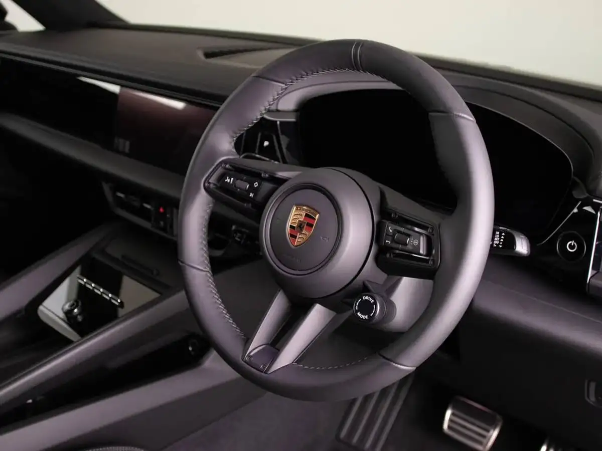 2025-porsche-macan-e-electric-big-6