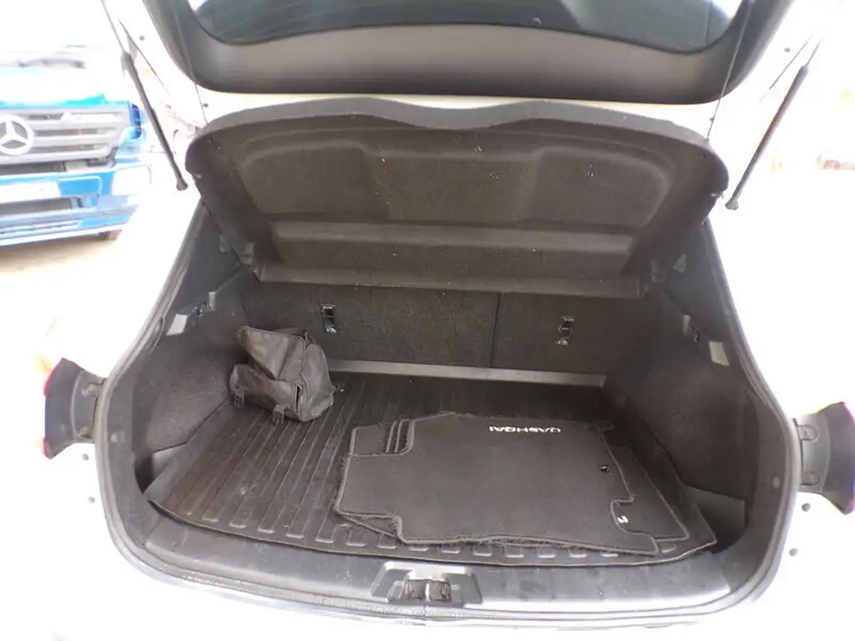 2015-nissan-qashqai-15dci-tekna-big-17
