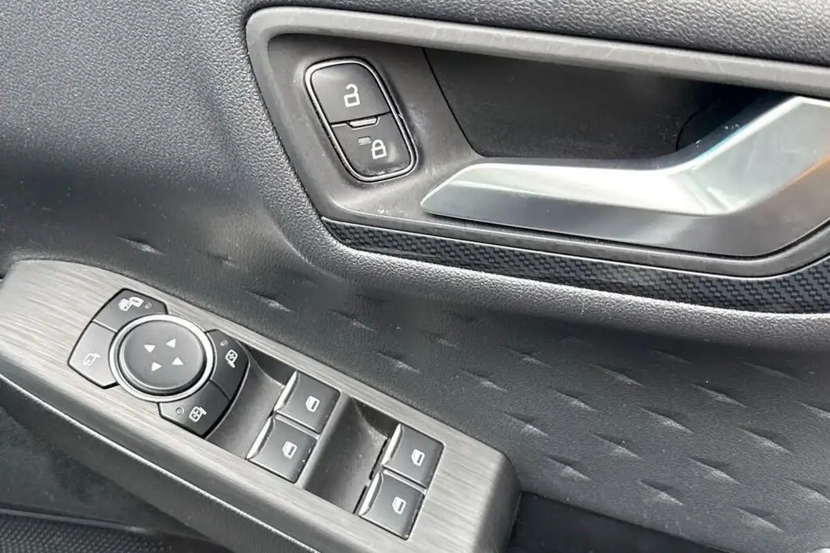 2020-ford-kuga-25t-st-line-x-big-40
