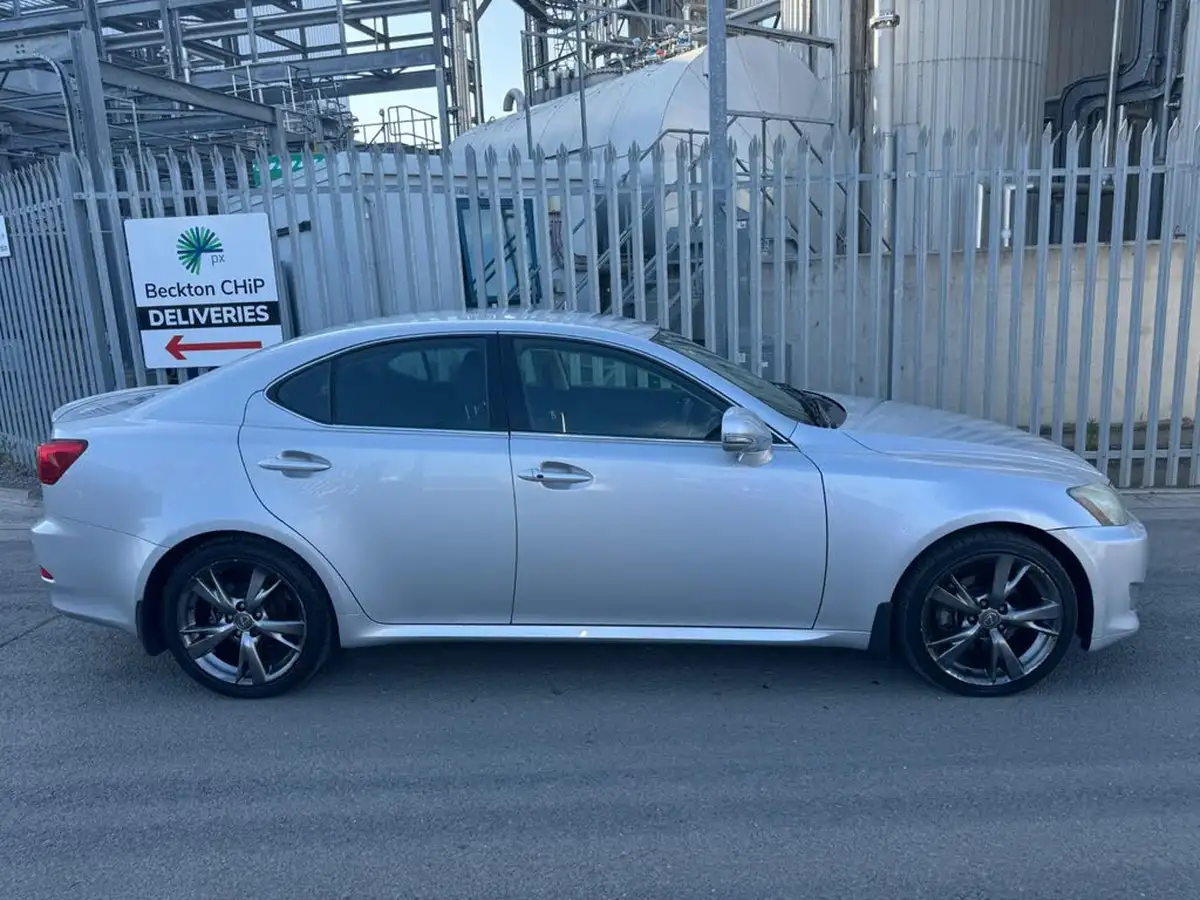 2009-lexus-is-250-25-se-l-saloon-4d-auto-big-11