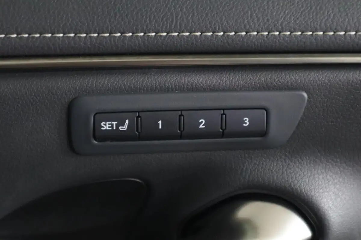 2019-lexus-es-300h-25-f-sport-big-30